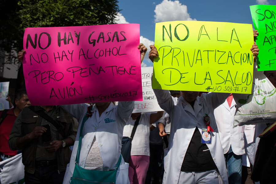 Represión contra un maestro